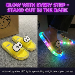 👣👣Cute slippers with cartoon motifs that glow